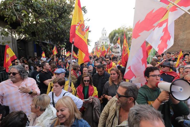 En imágenes | Manifestación de Vox en la sede del PSOE en Zaragoza