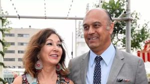 Ana Rosa Quintana y su marido, Juan Muñoz, en la Feria de Sevilla. Se ha desestimado la ejecución provisional de la sentencia.