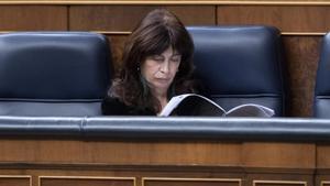 La ministra de Igualdad, Ana Redondo, durante una sesión plenaria, en el Congreso de los Diputados, a 30 de enero de 2024, en Madrid (España).
