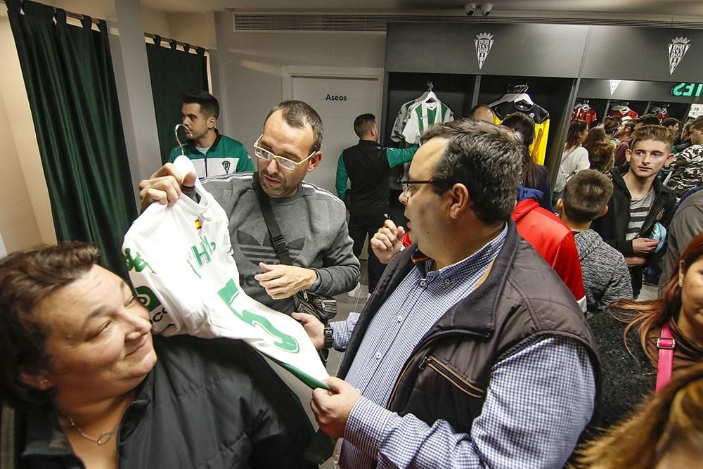 De compras en la nueva tienda del Córdoba CF