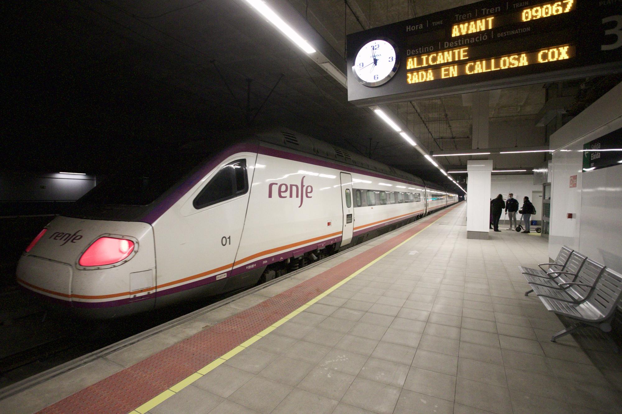 Así ha sido el primer día del AVE Murcia-Madrid y de Cercanías Avant en la estación del Carmen