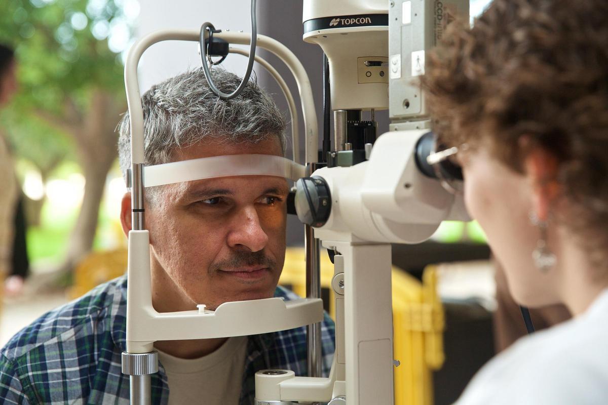 Revisiones de la salud ocular en la Universidad de Alicante