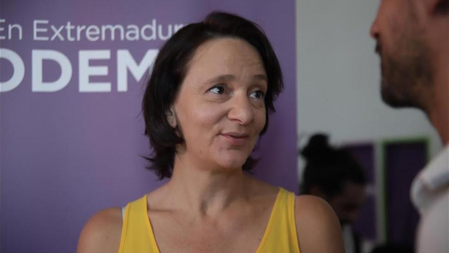 Carolina Bescansa, en Cáceres: &quot;Hay que parar las máquinas y ponerse a pensar&quot;