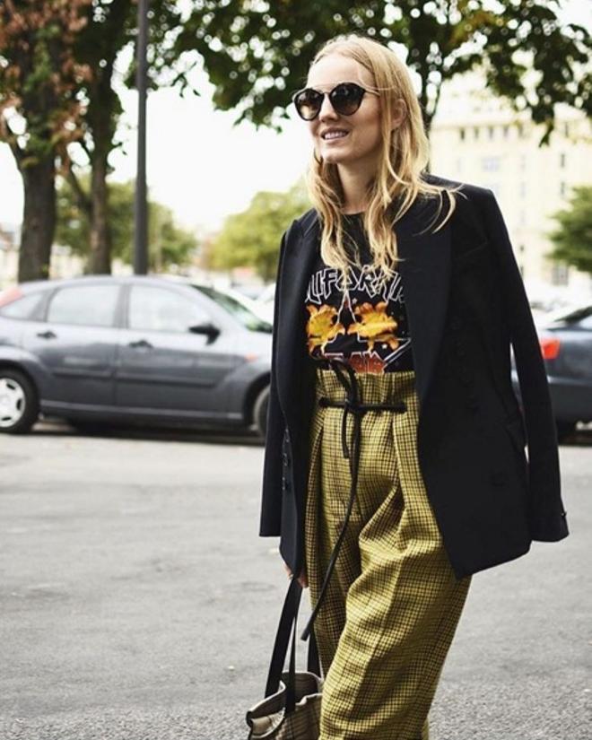 Camiseta 'groupie' con blazer