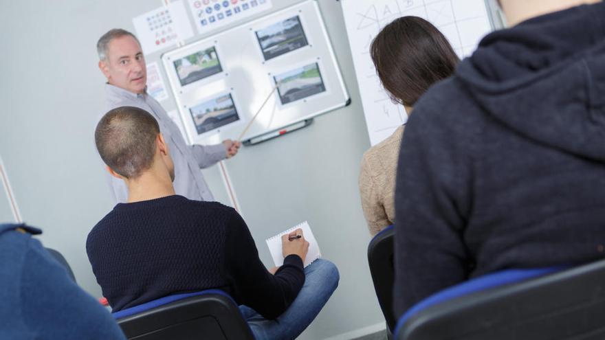 Una clase teórica de autoescuela.