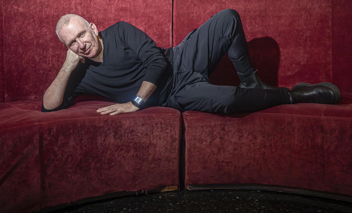 El diseñador Jean Paul
Gaultier, ayer, en Barcelona. | // MANU MITRU