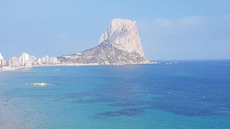 Las playas de Calp aprueban con nota el control de calidad ambiental de sus aguas litorales