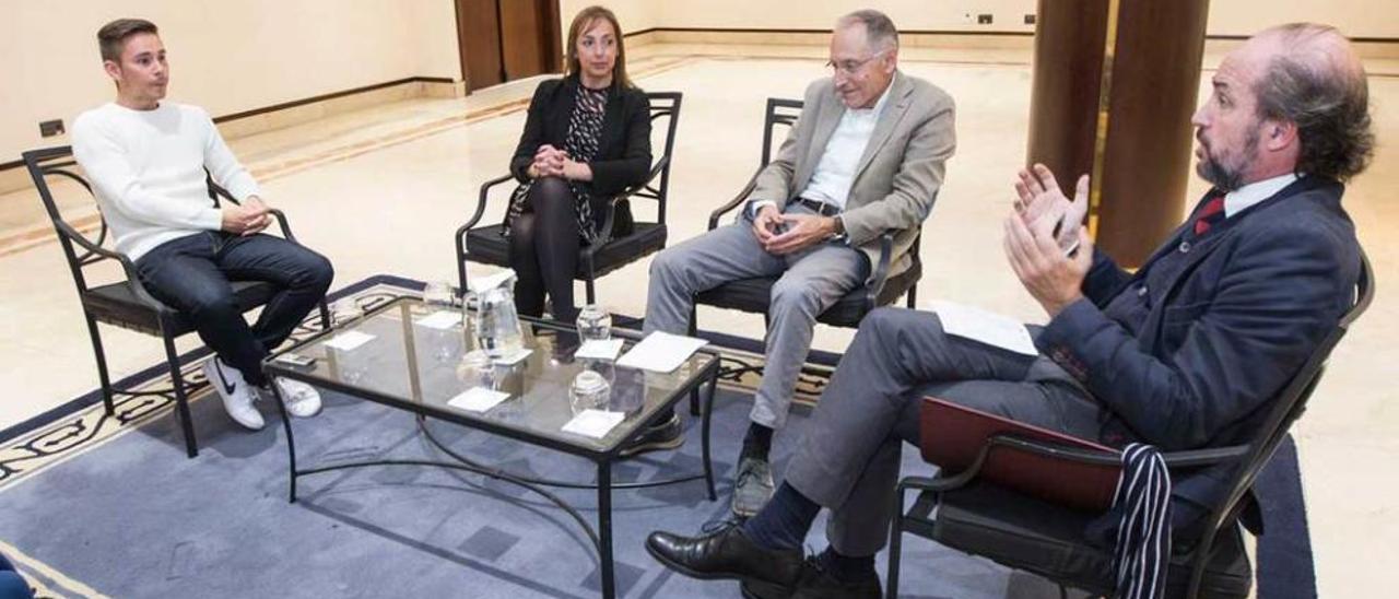 Por la izquierda Pablo Laspra, Cristina Huelga, Juan Margareto y Andrés López, el lunes, en el auditorio Príncipe Felipe de Oviedo.