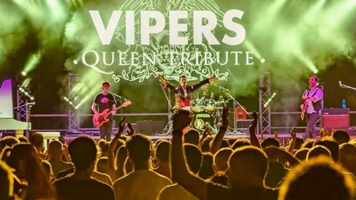 Actuación de The Vipers, banda triutot a Queen.