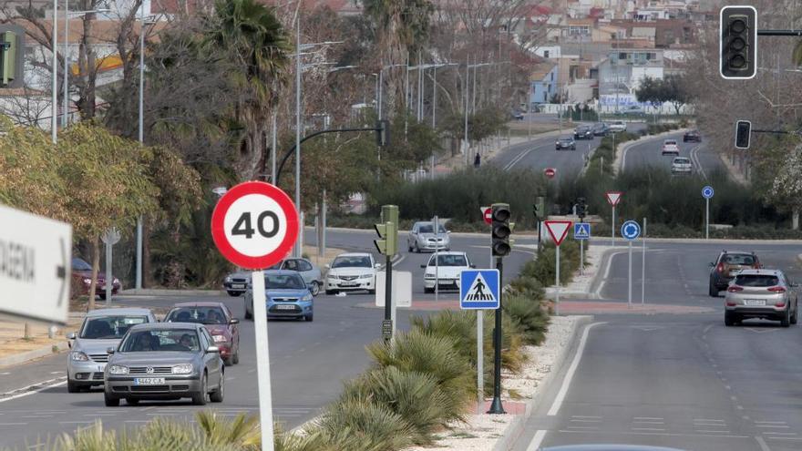 La avenida que conecta la ciudad con Tentegorra tiene defectos para la seguridad vial.