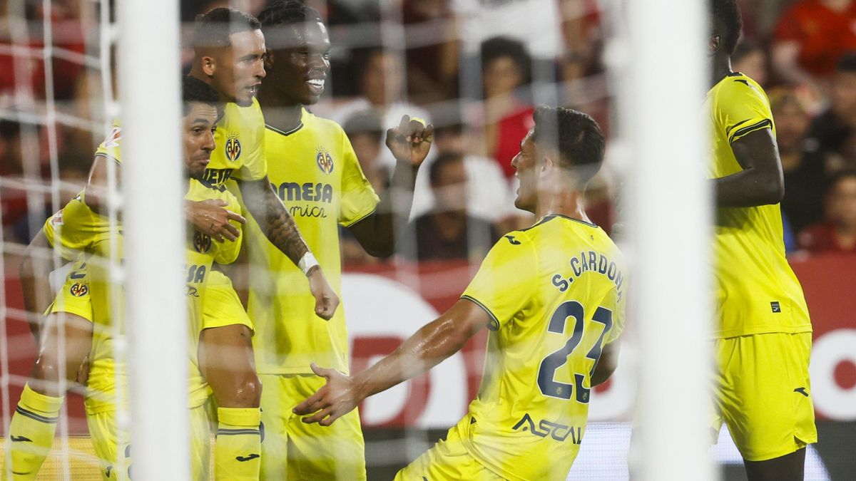 Yeremy, Barry, Cardona y Gueye celebran el gol del triunfo de Ayoze en el campo del Sevilla, primera victoria a domicilio de la temporada.