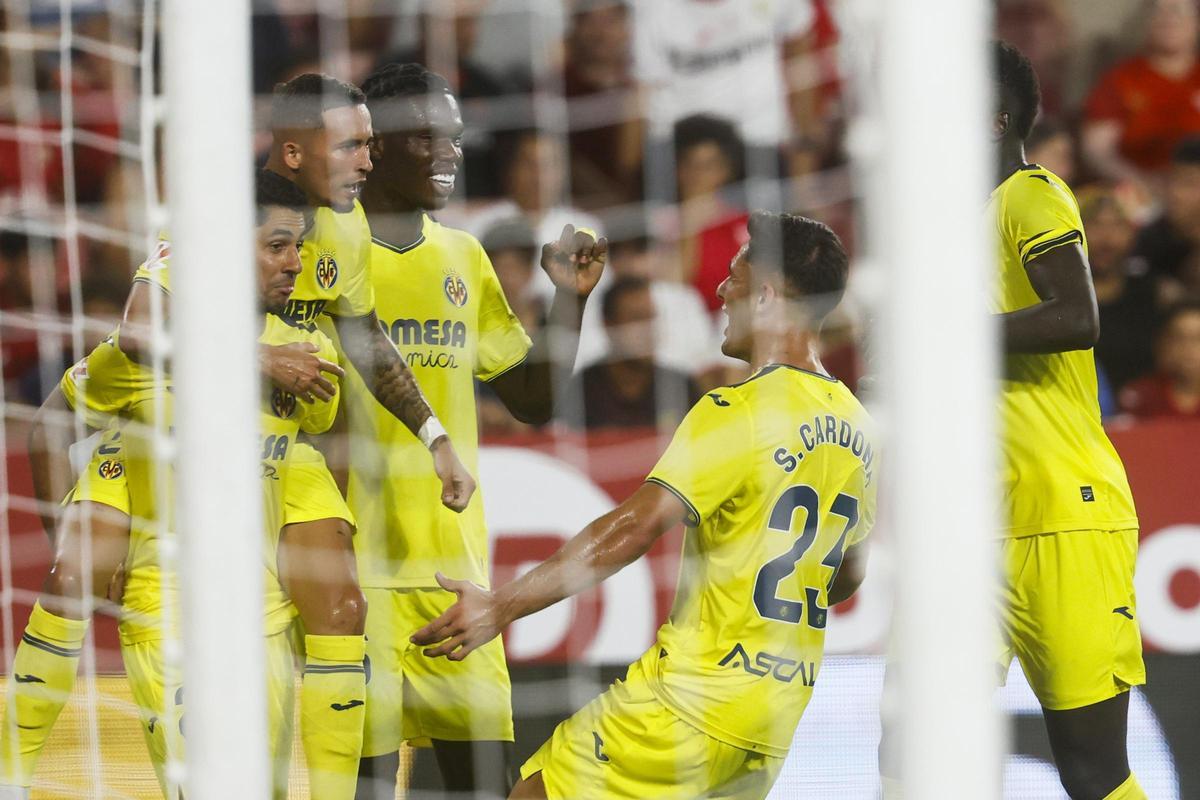 Yeremy, Barry, Cardona y Gueye celebran el gol del triunfo de Ayoze en el campo del Sevilla, primera victoria a domicilio de la temporada.