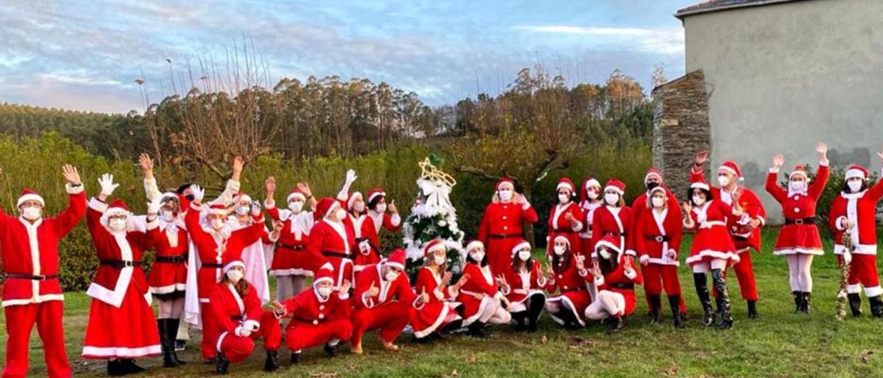 Una imagen de los integrantes del colectivo tomada en La Roda para felicitar la Navidad del año pasado. | Rep. de T. C.