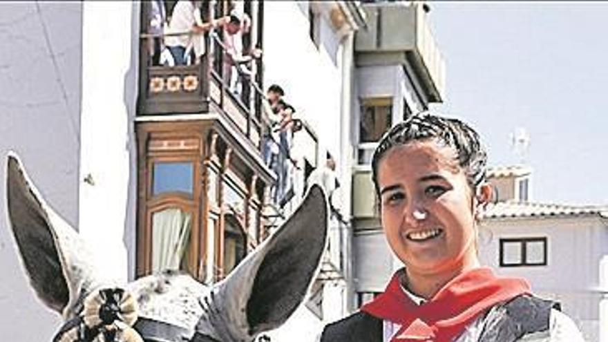 Dos mujeres participan por primera vez como caballistas en la Entrada