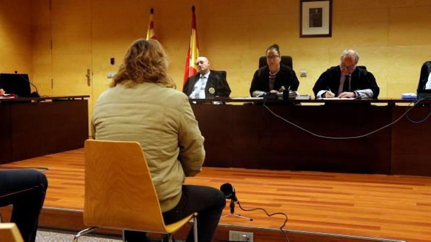 Cinc anys de presó per intentar matar una dona a ganivetades a Palamós