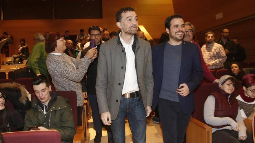 Garzón lamenta que se &quot;criminalice&quot; a estibadores y que el PSOE &quot;esté en el ajo&quot;