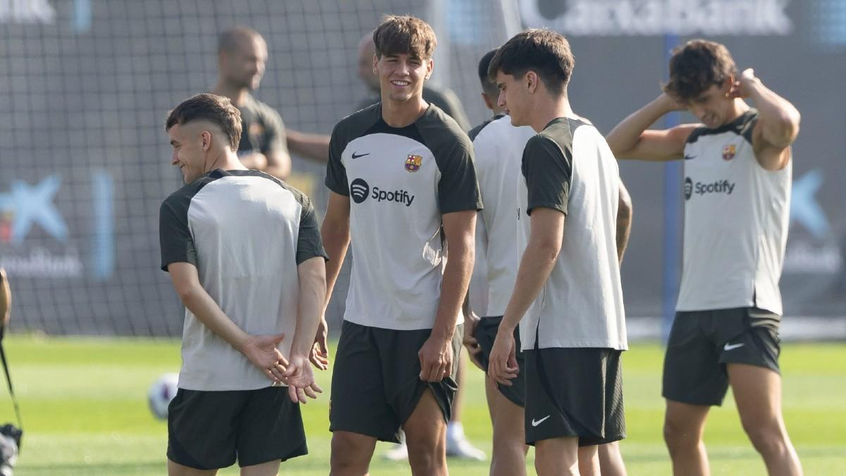 Pau Víctor y Marc Guiu, novedades importantes del entrenamiento del Barça