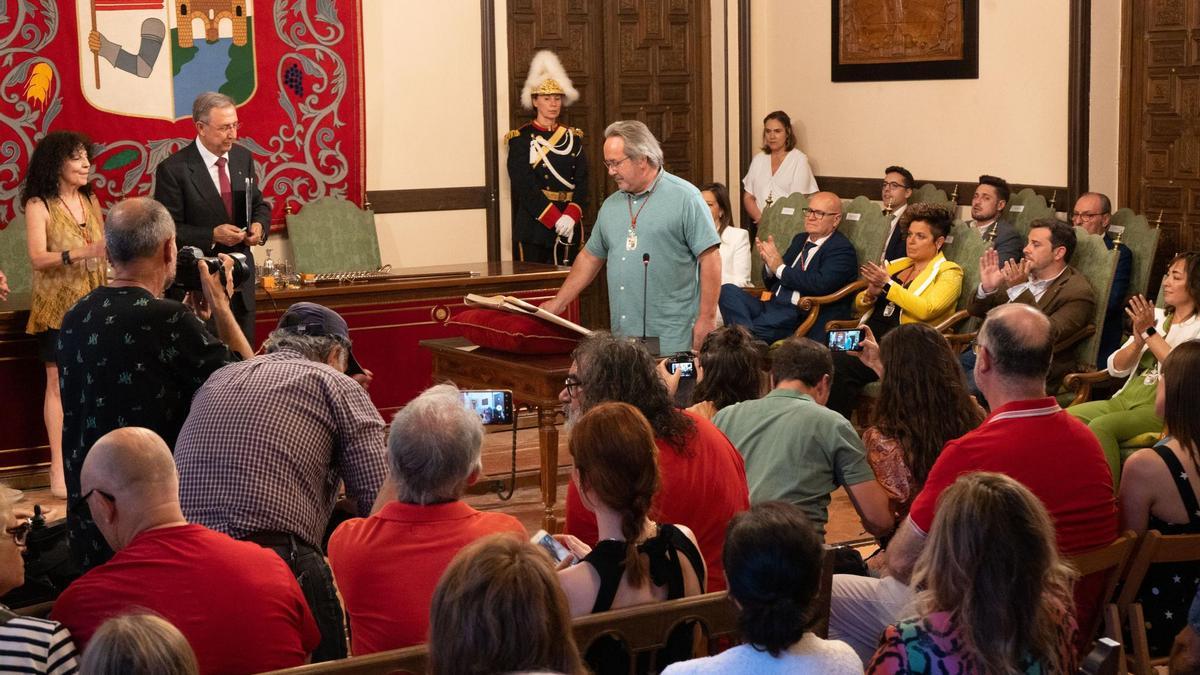 Sesión de constitución del Ayuntamiento de Zamora. Guarido promete su cargo como alcalde.