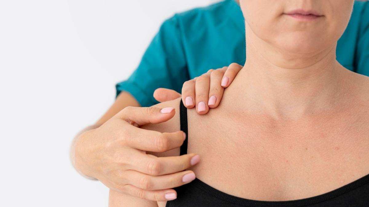Una de las lesiones más comunes asociadas al hombro es de los manguito de los rotadores.
