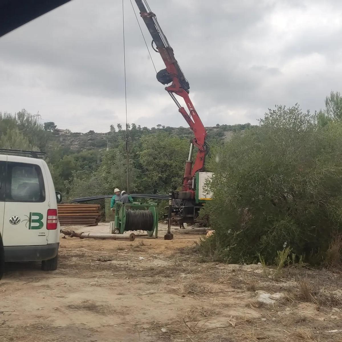 Inicio de las obras de perforación del pozo en Alfarp, en una imagen de la semana pasada.