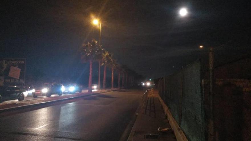 Exigen el arreglo de la luz en la Avenida de Torre Villescas de Puente Tocinos