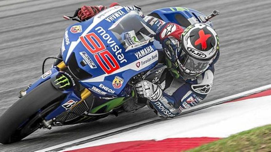 Jorge Lorenzo, en una imatge d&#039;ahir a Sepang, es juga el mundial