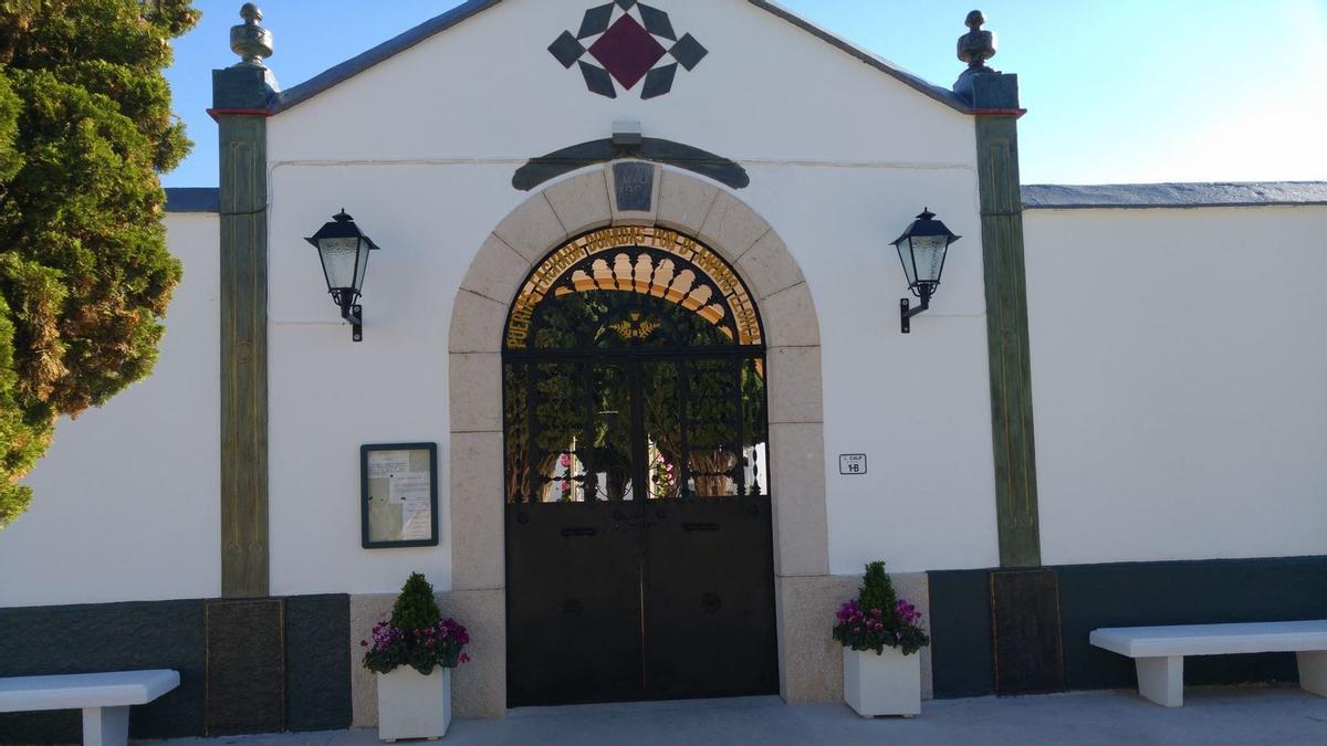 Investigan la exhumación de una ciudadana francesa en el cementerio de Calp.