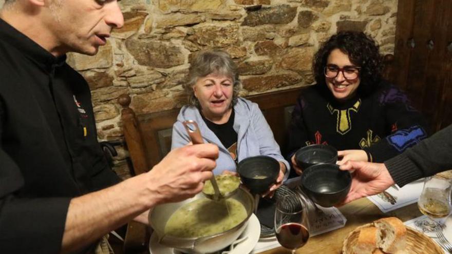 O caldo de gloria de Rosalía de Castro celebra os 187 anos dunha autora universal