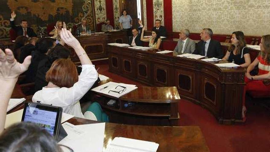 Los ediles del PP y los socialistas Ull y Fernández votan en contra de la moción de EU.