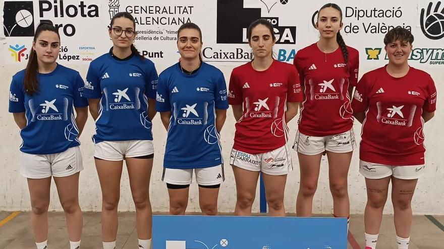 Imatge de les protagonistes abans del primer enfrontament en la Lliga