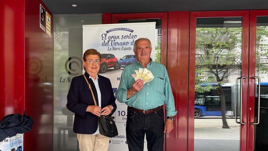 Alberto Javier González recoge su premio de 1.000 euros netos: "Nos llevamos un buen pellizco"