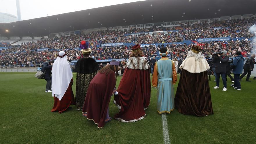 Nervios e ilusión a la espera de los Reyes Magos en La Romareda