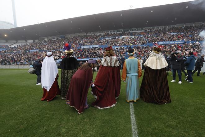 Nervios e ilusión a la espera de los Reyes Magos en La Romareda