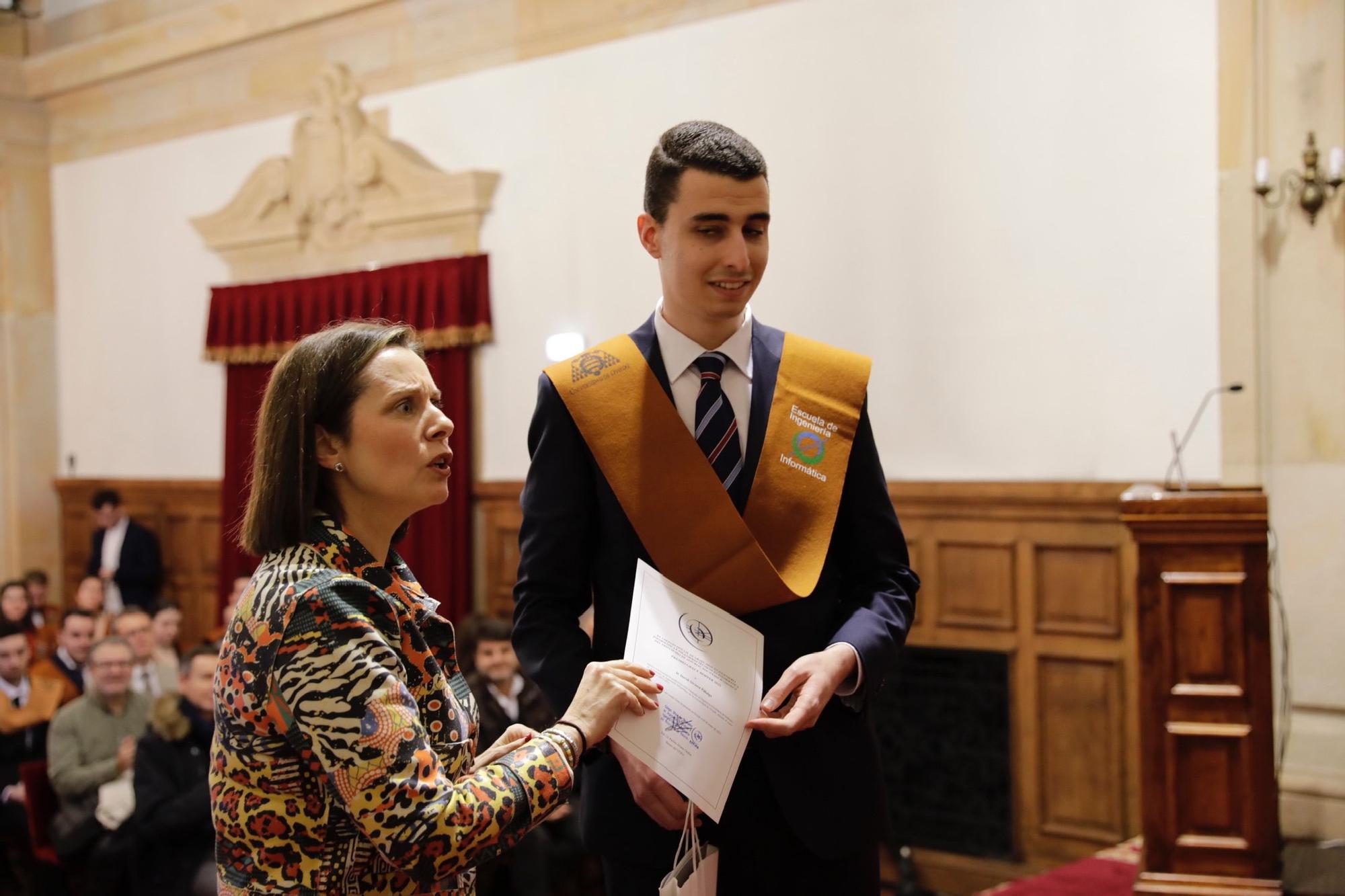 EN IMÁGENES:  Así fue la ceremonia de graduación de la Escuela de Ingeniería Informática de Oviedo