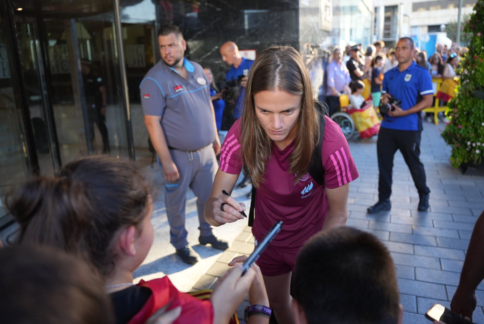 Las campeonas del mundo a su llegada a Córdoba, en imágenes