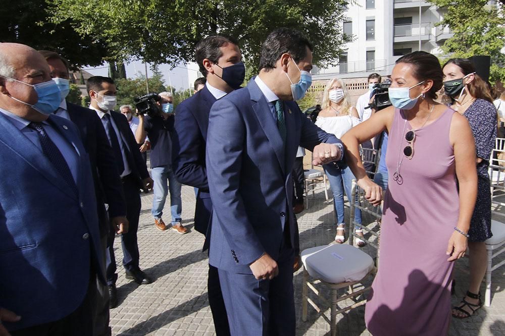 La inauguración del monumento a los sanitarios en imágenes.