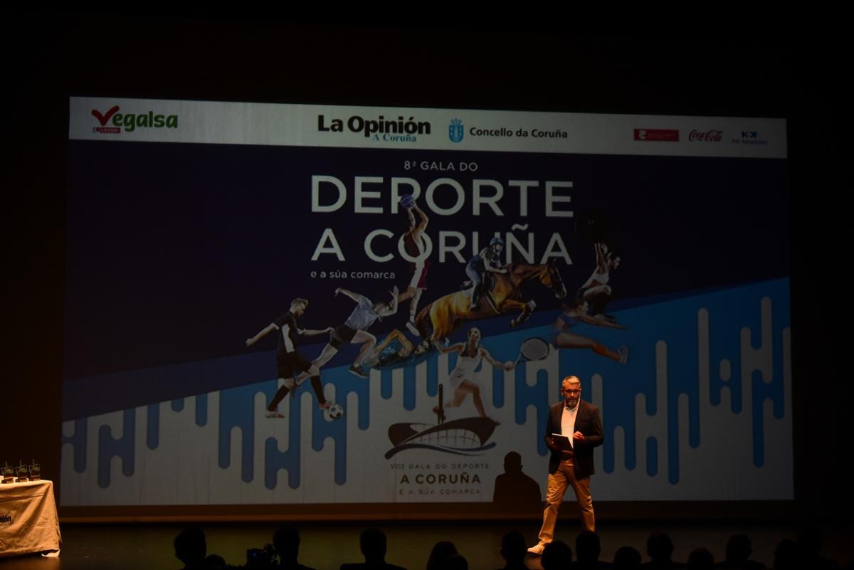 El presentador Alfonso Hermida en el comienzo de la gala