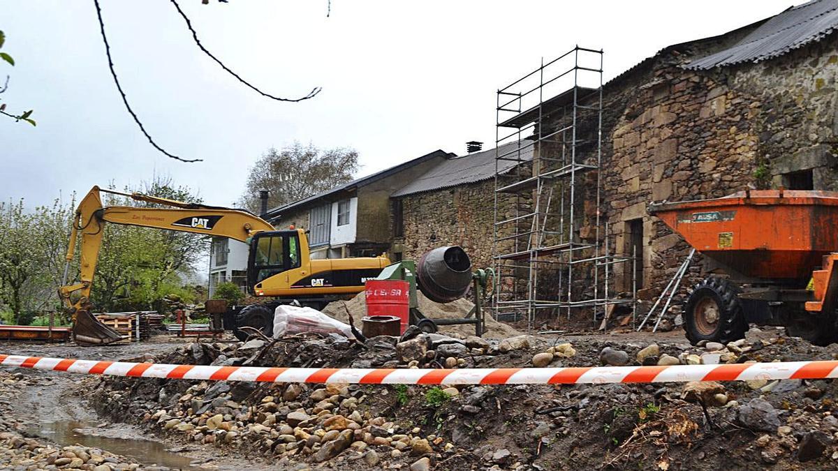 Obras del futuro club social en Padornelo, promovido por la Junta Vecinal. | Araceli Saavedra