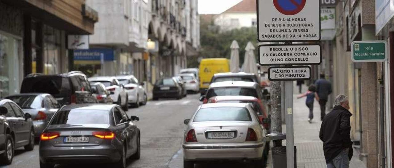 La reforma de Alcalde Ferreiro, una de las rúas con zona azul, comenzará el 14 de enero. // Bernabé/J.Lalín