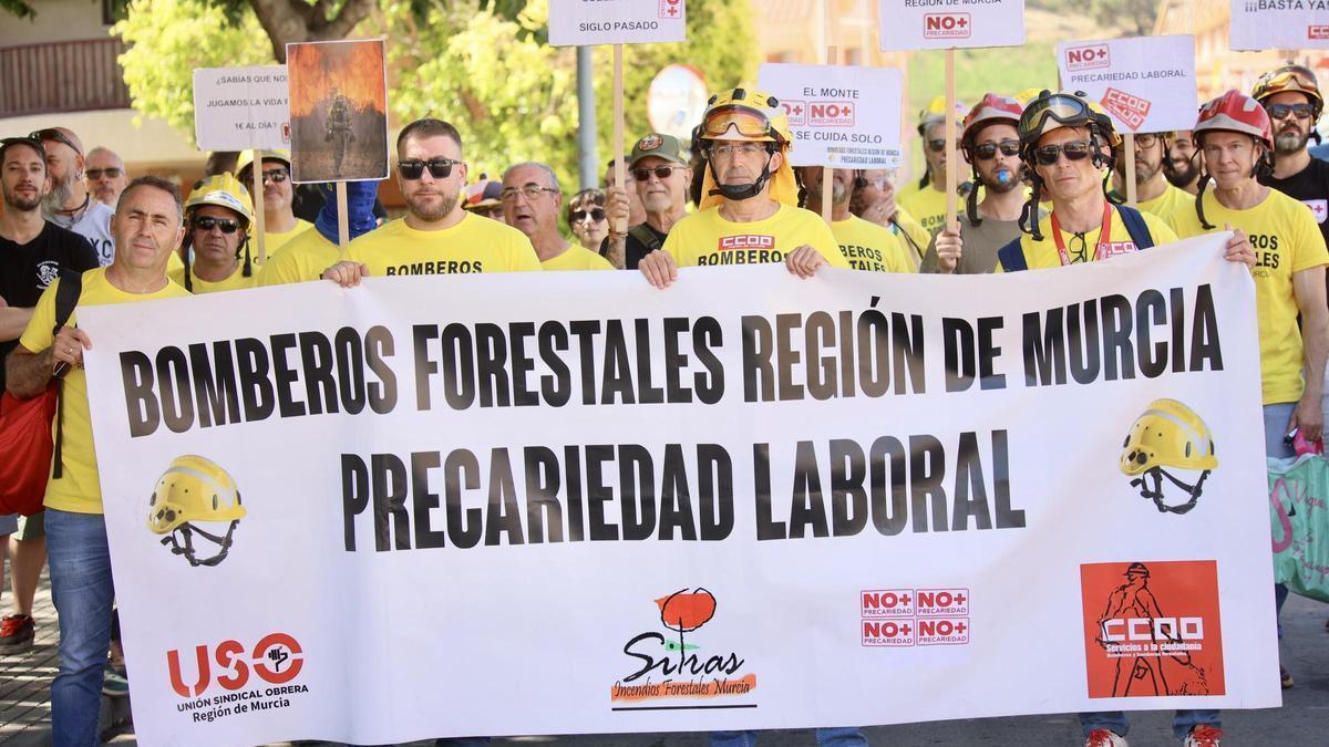Los Garres se convierte en símbolo de la protesta de los bomberos forestales