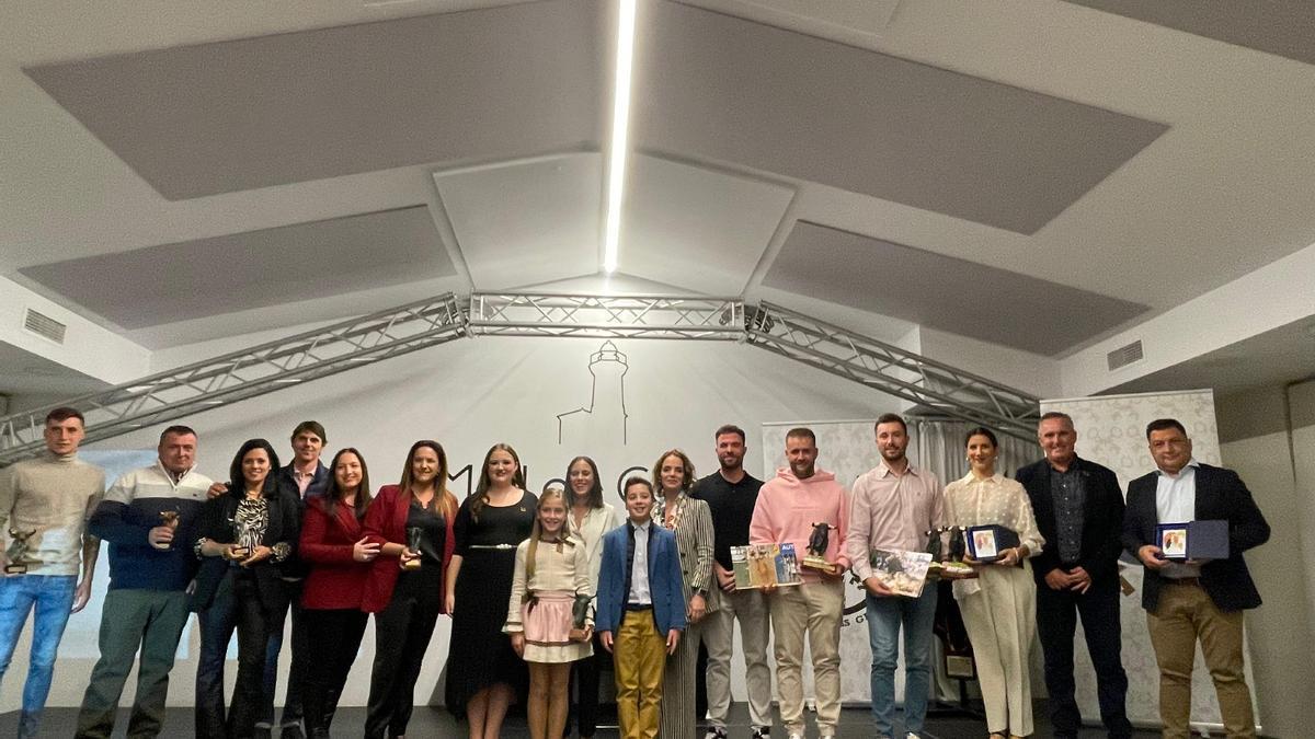 El Moll de Costa ha acogido la primera edición de la Gala del Bou de les Festes de Sant Pere del Grau.