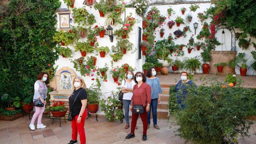 Escañuela 3: El mayor patio en concurso, con un millar de macetas.