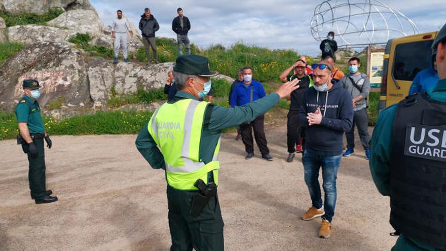 Un "pelotón" de 140 bateeiros de Arousa exige coger mejilla en Cangas