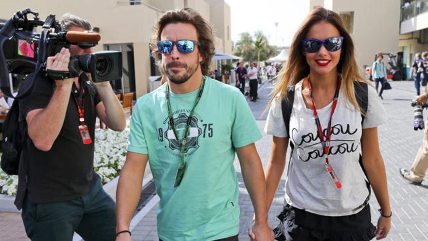 Fernando Alonso y Lara Álvarez, en una imagen de archivo.