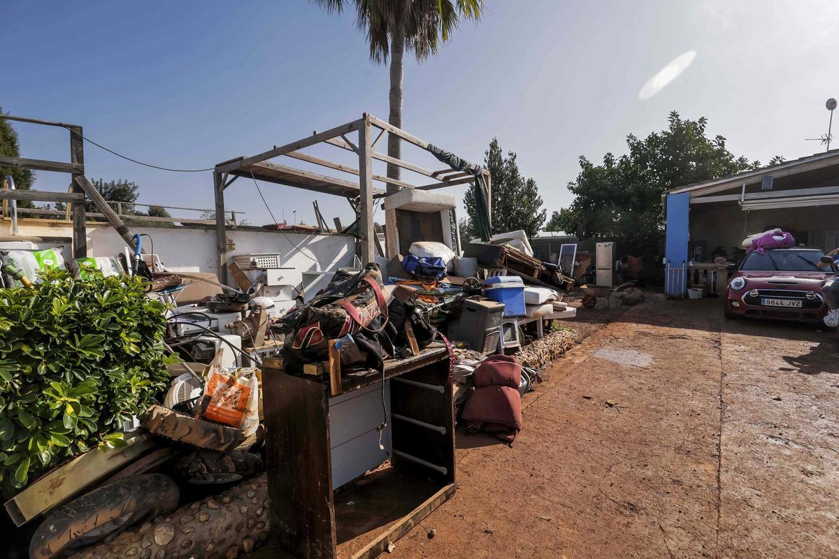 Fotos | Vecinos de Son Reus en Palma lo pierden todo tras el paso de la dana en Mallorca