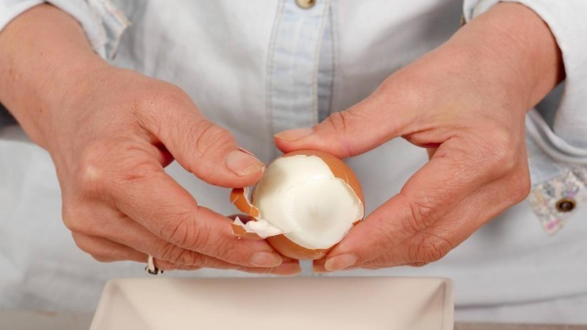Jamás pensaste que así se podía pelar un huevo cocido: &quot;Es la manera más rápida y sencilla&quot;