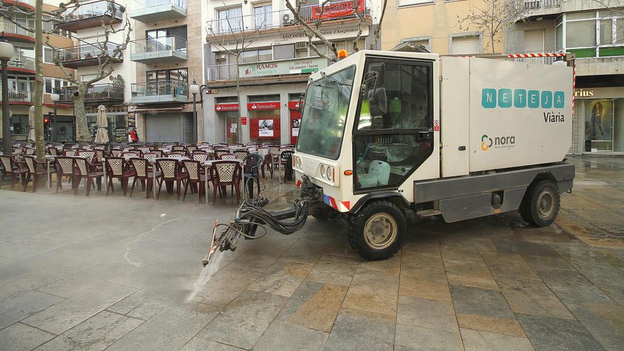 Operaris desinfectant equipaments i carrers