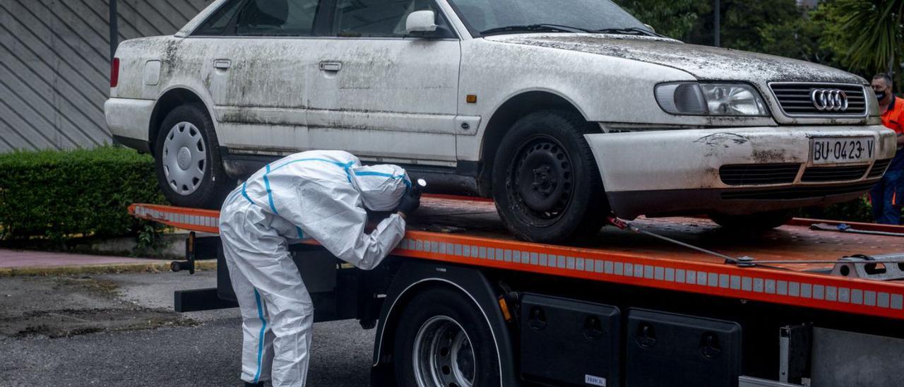 En julio de 2021, la Policía inspeccionó en Ourense el vehículo que usaba el padre. |   // BRAIS LORENZO