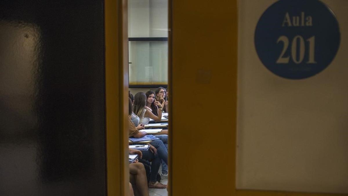 Una aula de la facultad de Educación de la Universitat de Barcelona (UB), en el campus de las Llars Mundet.