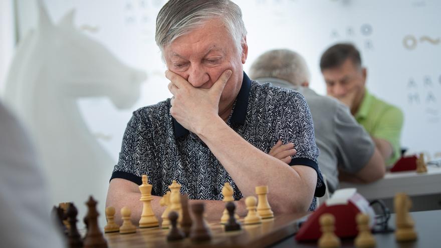 Kárpov recibe el alta hospitalaria tras superar una conmoción cerebral por una caída